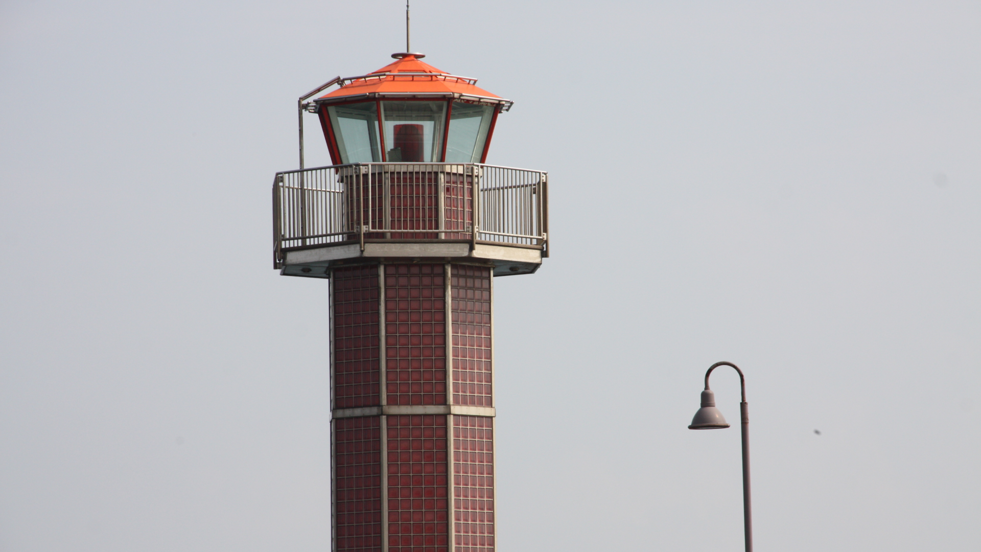 いろいろな素材で建てられ 歴史を背負った 各地の灯台 感謝します