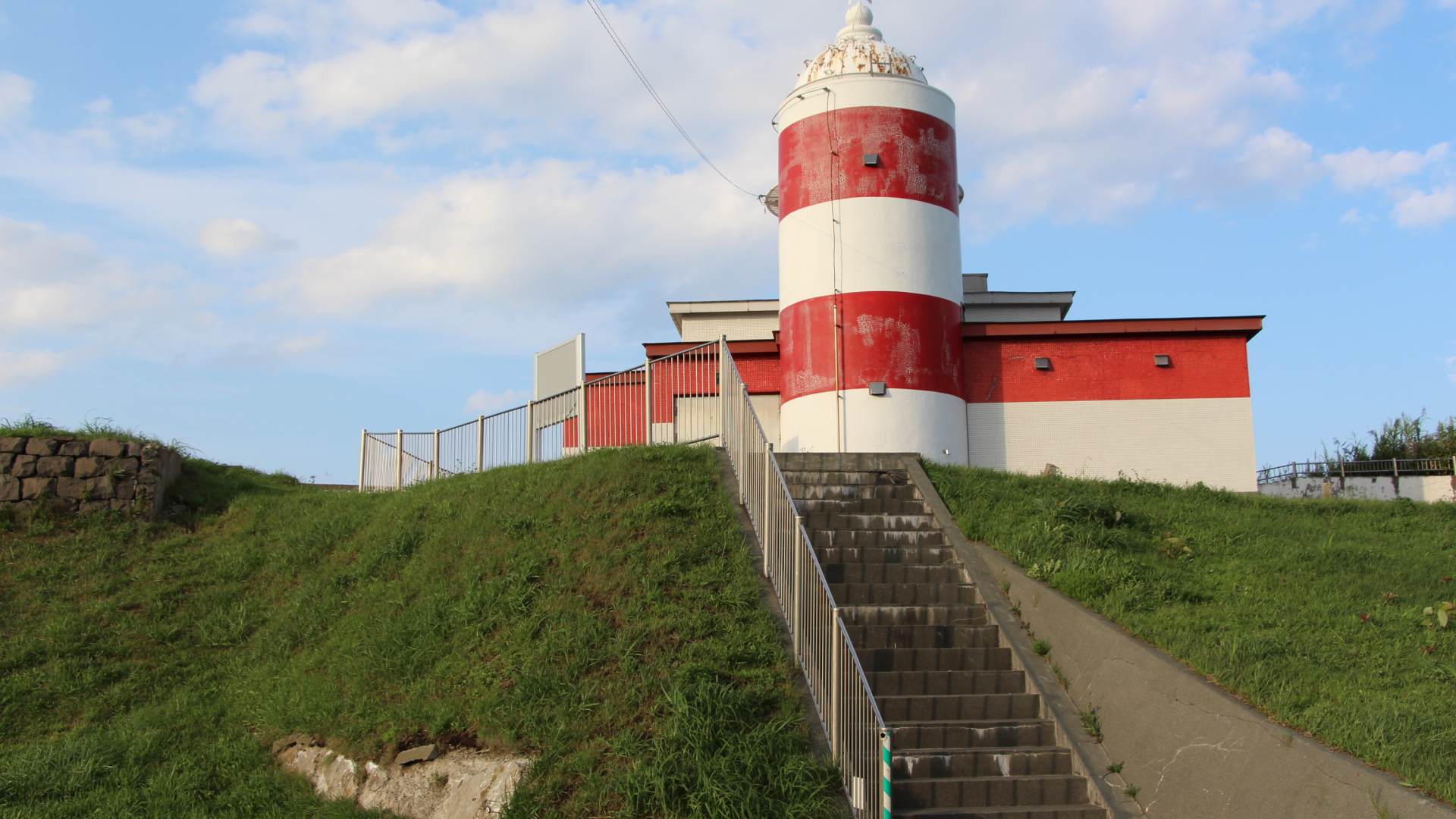 いろいろな素材で建てられ 歴史を背負った 各地の灯台 感謝します