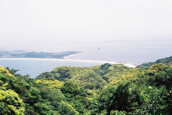 志賀島から見た博多湾と海の中道