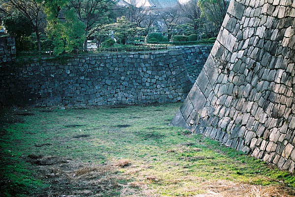 大阪城の空堀と石垣/癒し憩い画像データベース