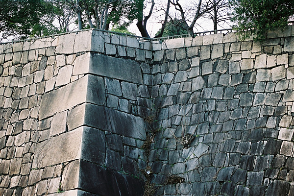 大阪城の打ち込みはぎの高い石垣/癒し憩い画像データベース