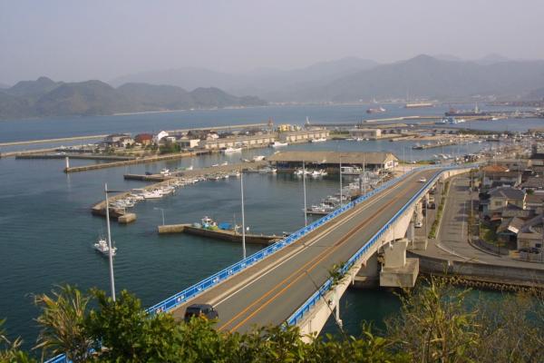 青海大橋と仙崎港