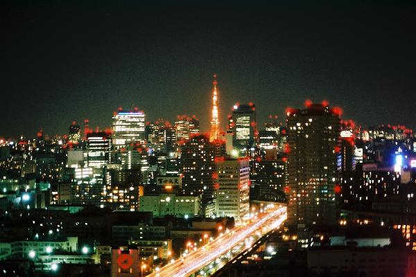 冬の東京 ネオン瞬くビル街と東京タワー 癒し憩い画像データベース