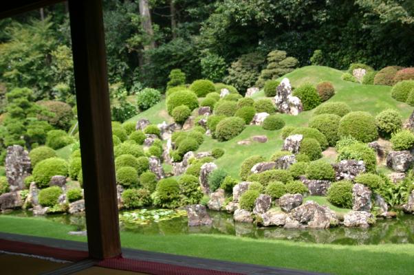 龍潭寺の本堂から望む庭園