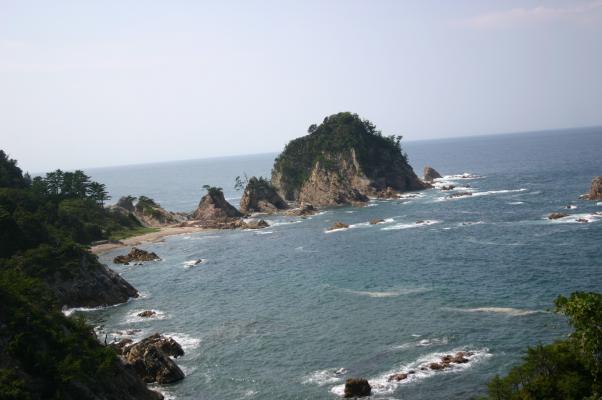 「山陰の松島」と呼ばれている、浦富海岸の青い海/癒し憩い画像データベース