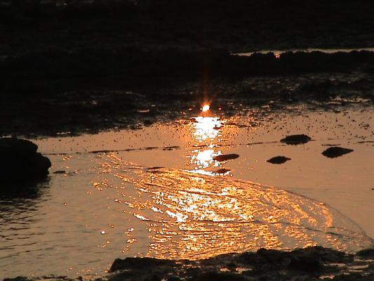 海岸を照らす朝日の帯１０