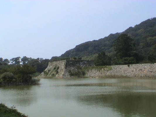 萩城址の石垣と広い濠/癒し憩い画像データベース