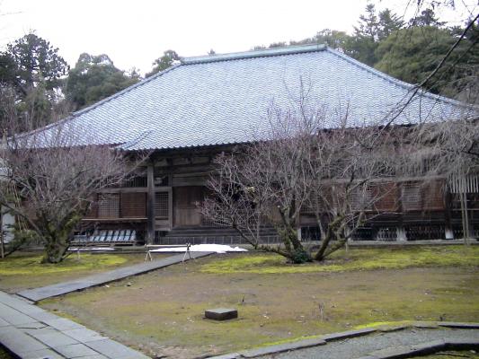 福井の瀧谷寺、梅の開花を待つ本堂