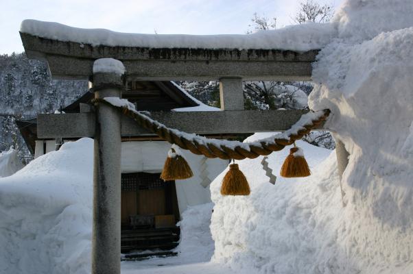 飛騨の白川郷、積雪の秋葉神社