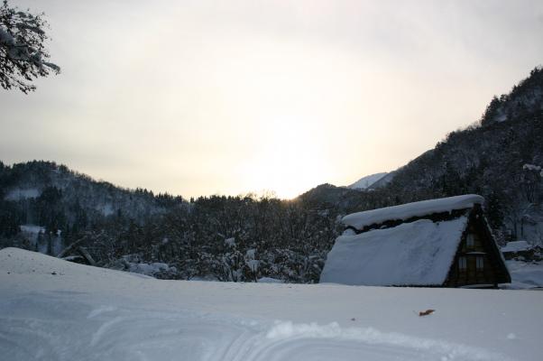 飛騨白川郷、沈みゆく大晦日の夕日、感謝を込めて。