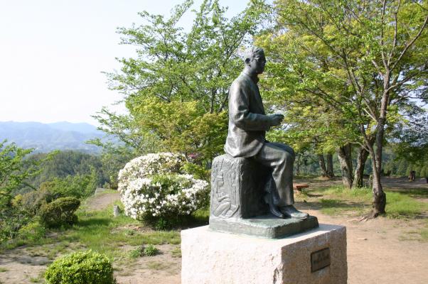 岡城趾の滝廉太郎像