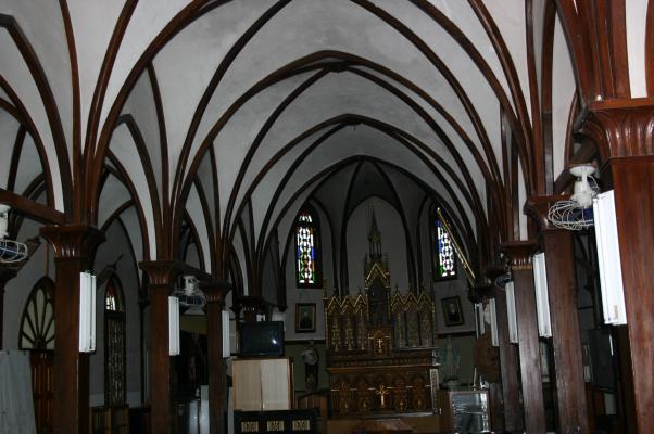 鯛ノ浦教会の聖堂内部