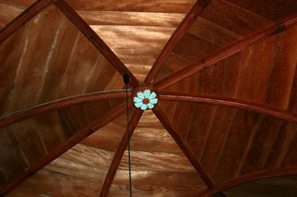 江袋教会、板張りのこうもり天井