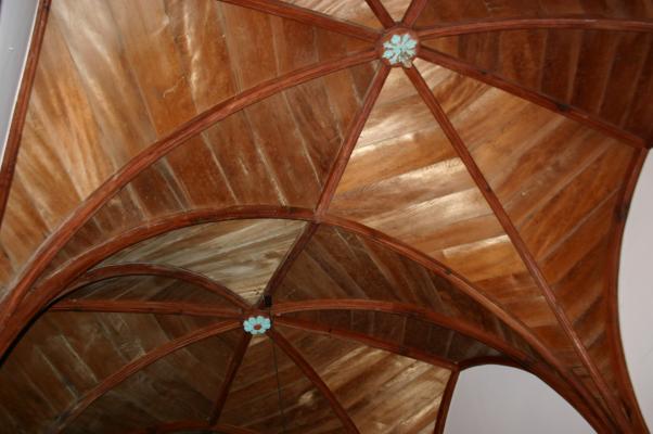 江袋教会、板張りのこうもり天井