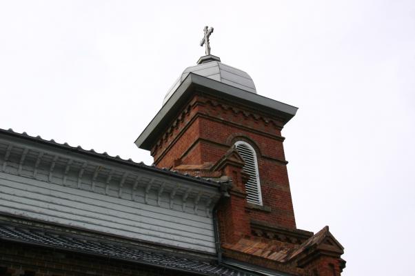 八角ドームを持つ煉瓦造りの大曽教会
