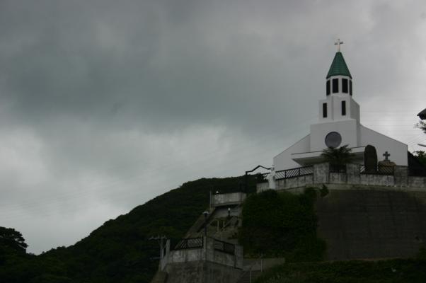 丘に建つ土井ノ浦教会