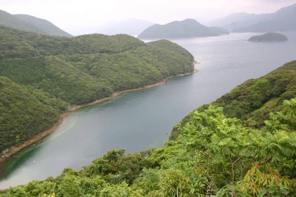 上五島、若松島の美しい入江と島影
