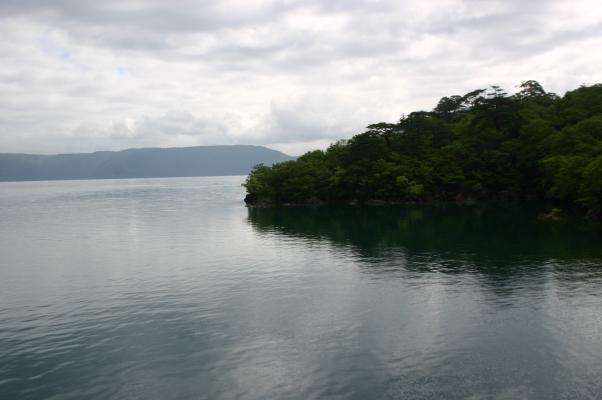 朝の十和田湖と中山半島/癒し憩い画像データベース