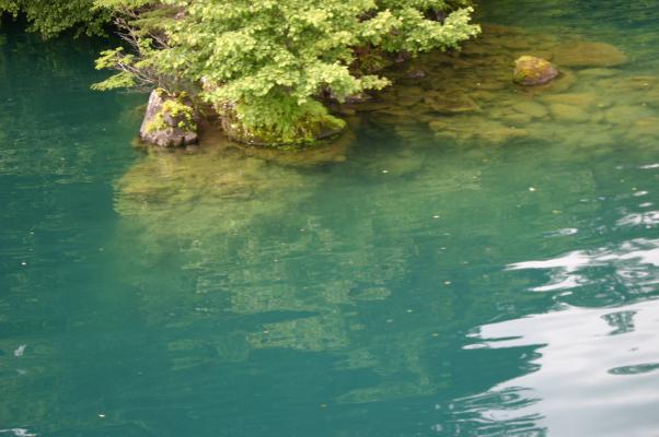 十和田湖、コバルトブルーの湖水