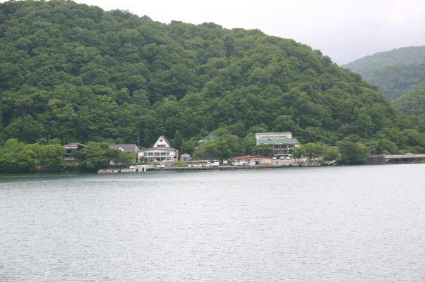 十和田湖、外輪山と「子ノ口」