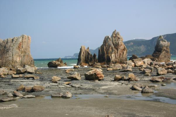 南紀の奇岩、「橋杭岩」