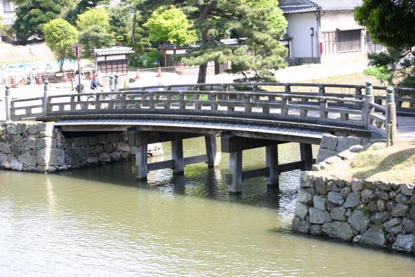 松江城の堀川に架かる北惣門橋