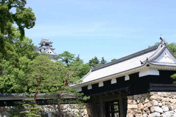 高知城の追手門と石垣