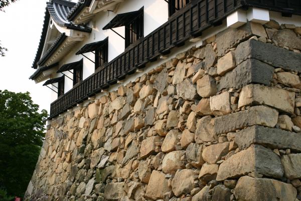 彦根城の天守を支える石垣