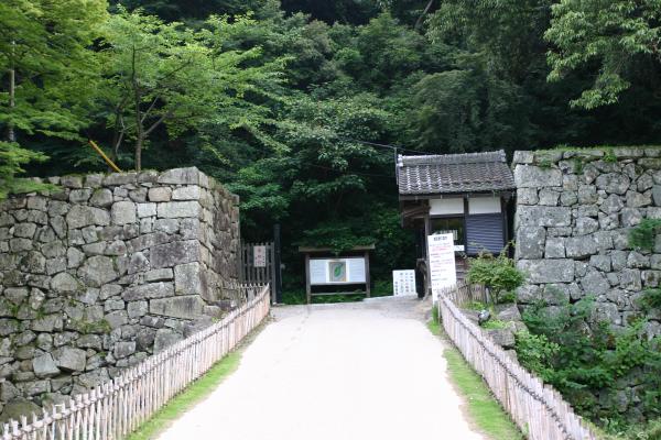 彦根城の黒門と橋