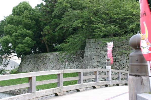 彦根城の表門橋と石垣