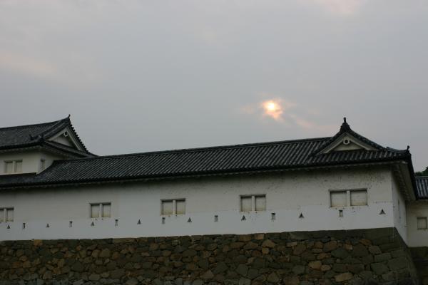 彦根城の佐和口多聞櫓と夕陽