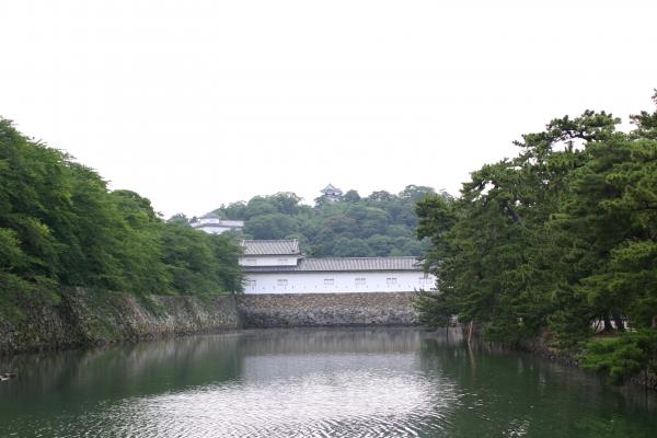 彦根城の内濠と佐和口多聞櫓