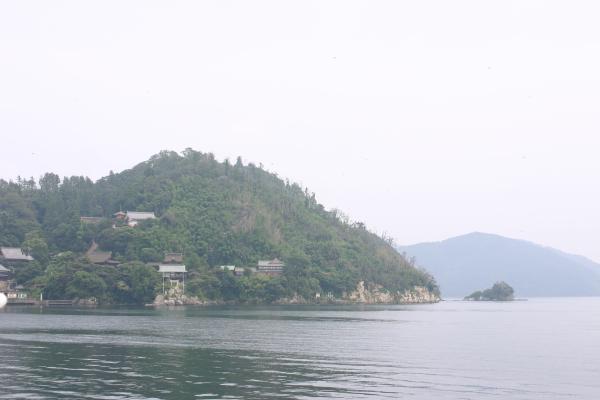 琵琶湖の竹生島