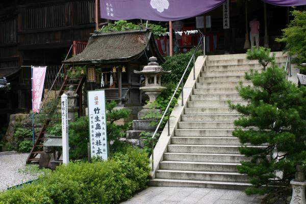 琵琶湖の竹生島神社