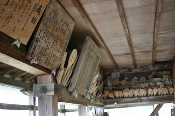 竹生島神社の竜神拝所