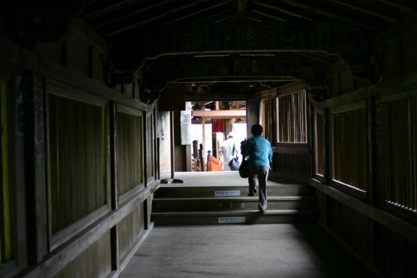 琵琶湖の宝厳寺舟廊下（重要文化財）