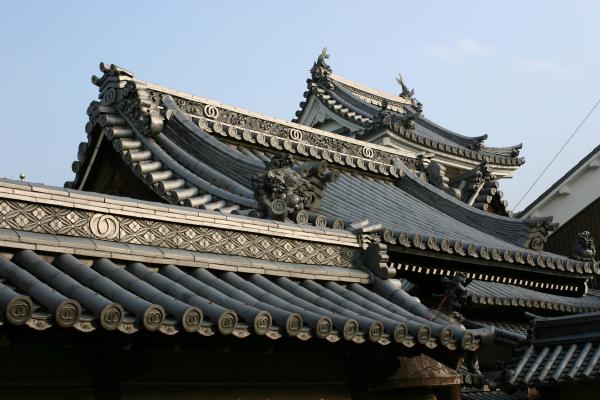 龍野の圓光寺、重厚な瓦屋根