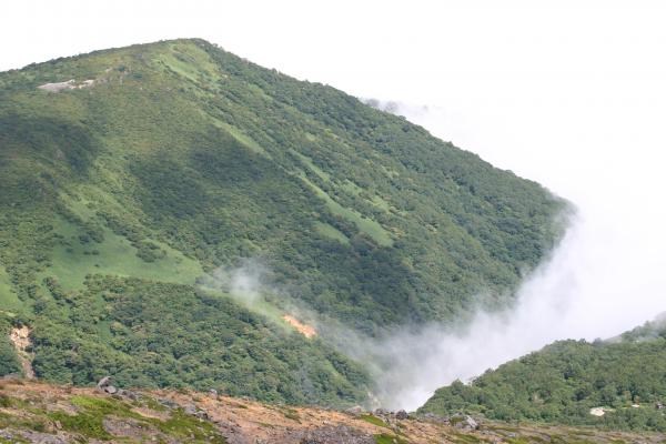 雲が湧く那須の山