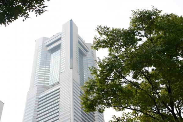 朝の横浜ランドマークタワー