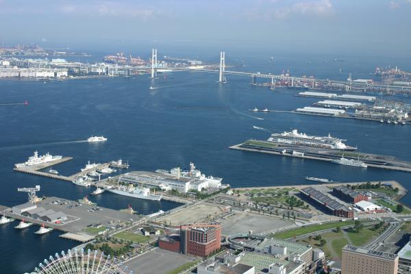 ランドマークタワー69Fから見た横浜港とベイブリッジ
