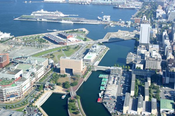 ランドマークタワー69Fから見た横浜の港と運河