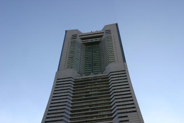 横浜のランドマークタワー上部