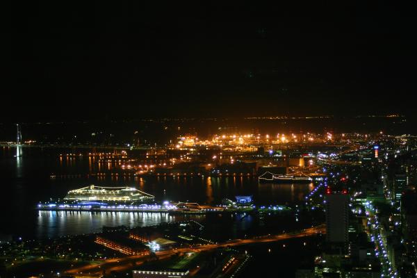 夜の横浜港「大さん橋埠頭」