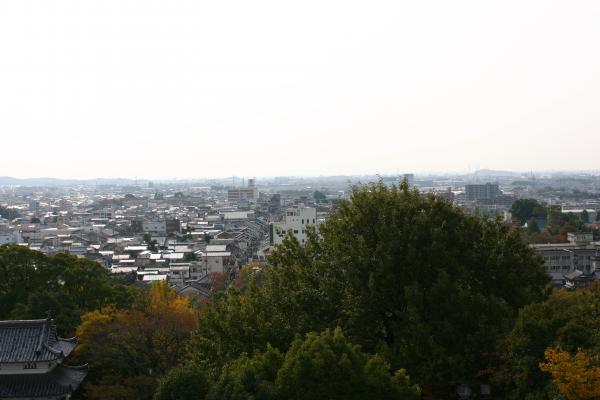 犬山城の天守閣から見た名古屋方面