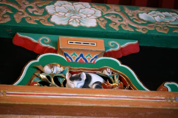 日光東照宮の「坂下門」表の「眠り猫」