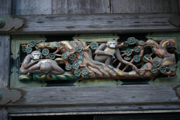 日光東照宮の神厩、猿の彫刻