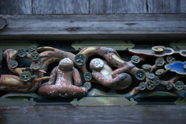 日光東照宮の「神厩舎」浮彫猿像