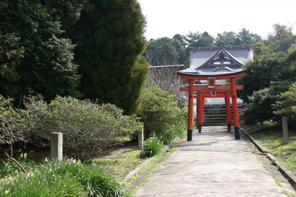 鏡山神社と参道