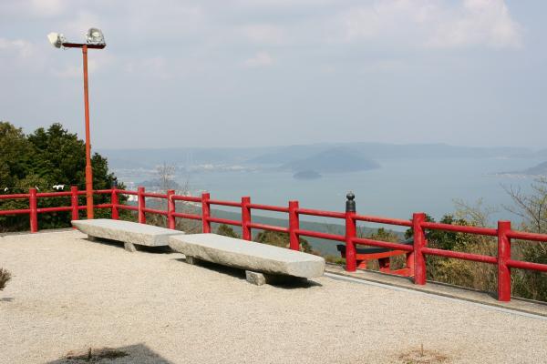 鏡山神社から望む唐津湾