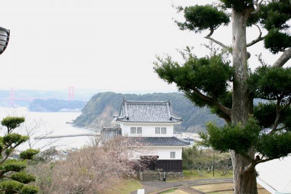 平戸城の「懐柔櫓」と海